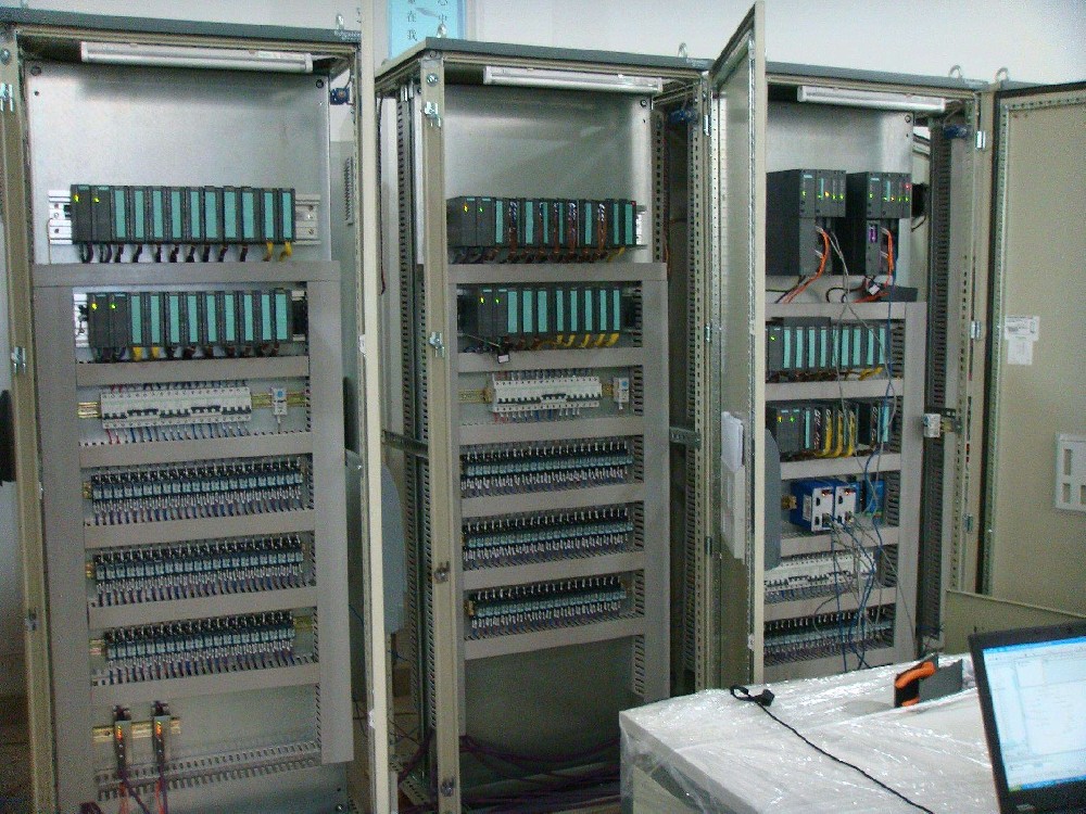 PLC控制柜在防护服制造中的用途